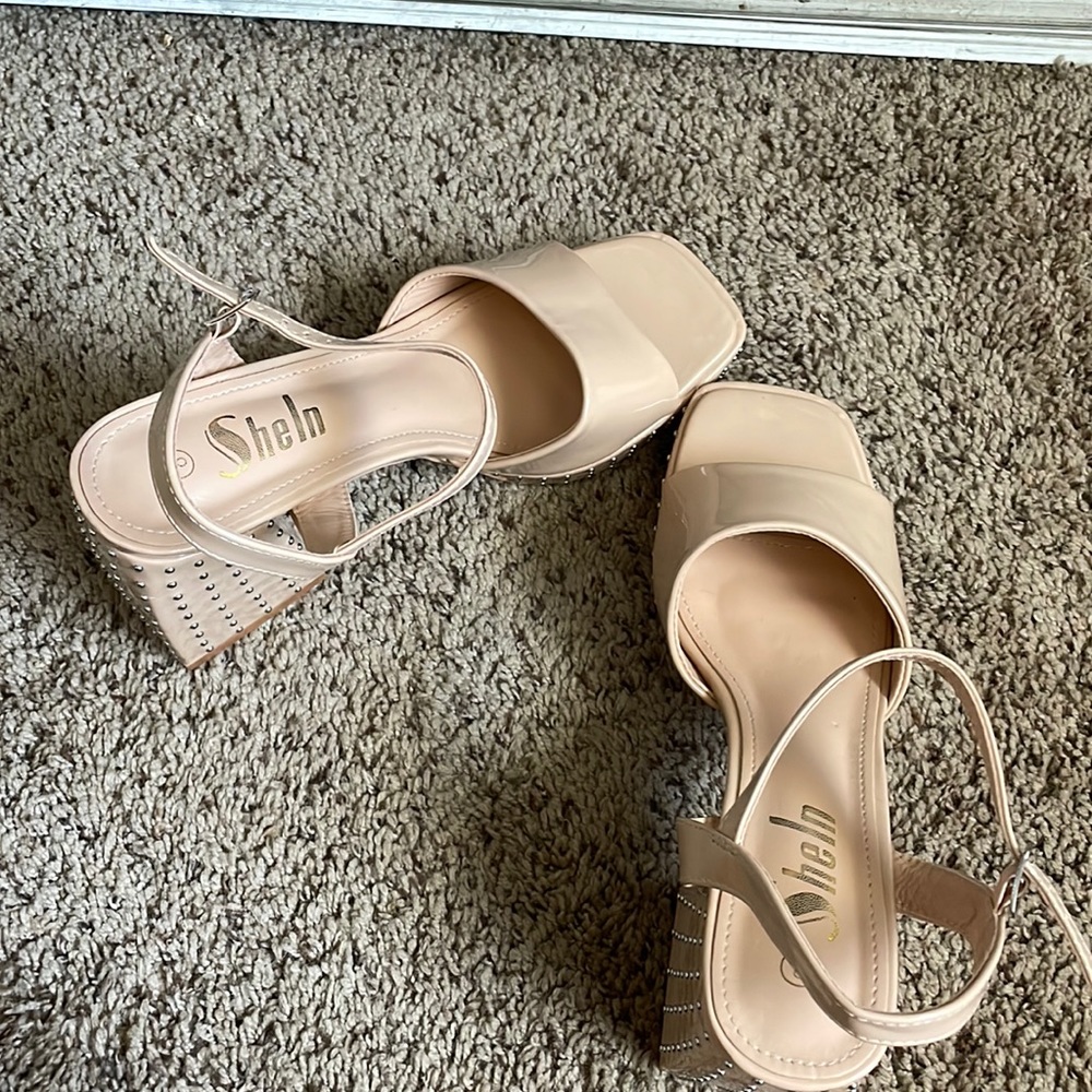 Women heels size 8